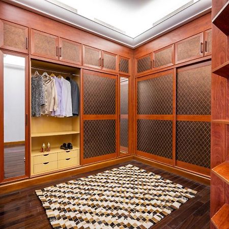 Dusit Hotel & Suites - Doha Dış mekan fotoğraf A walk-in closet