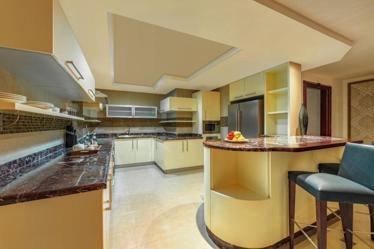 Dusit Hotel & Suites - Doha Dış mekan fotoğraf A kitchen in a private residence