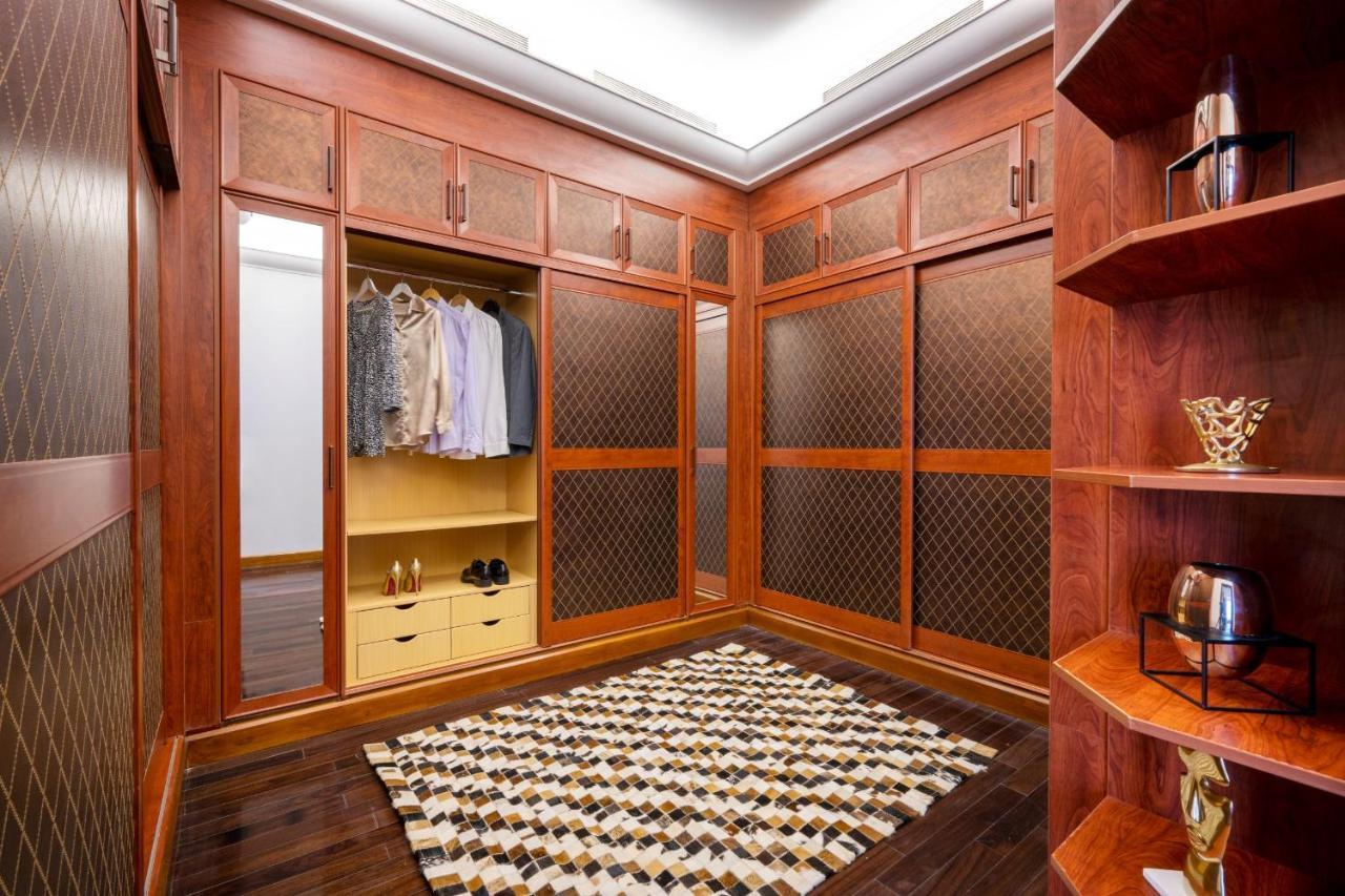 Dusit Hotel & Suites - Doha Dış mekan fotoğraf A walk-in closet