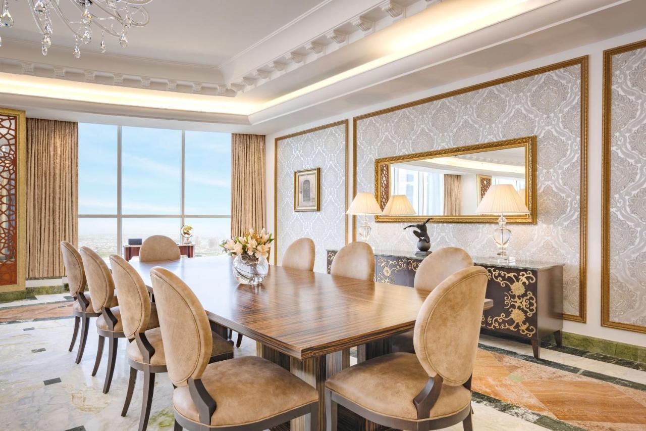 Dusit Hotel & Suites - Doha Dış mekan fotoğraf A dining room