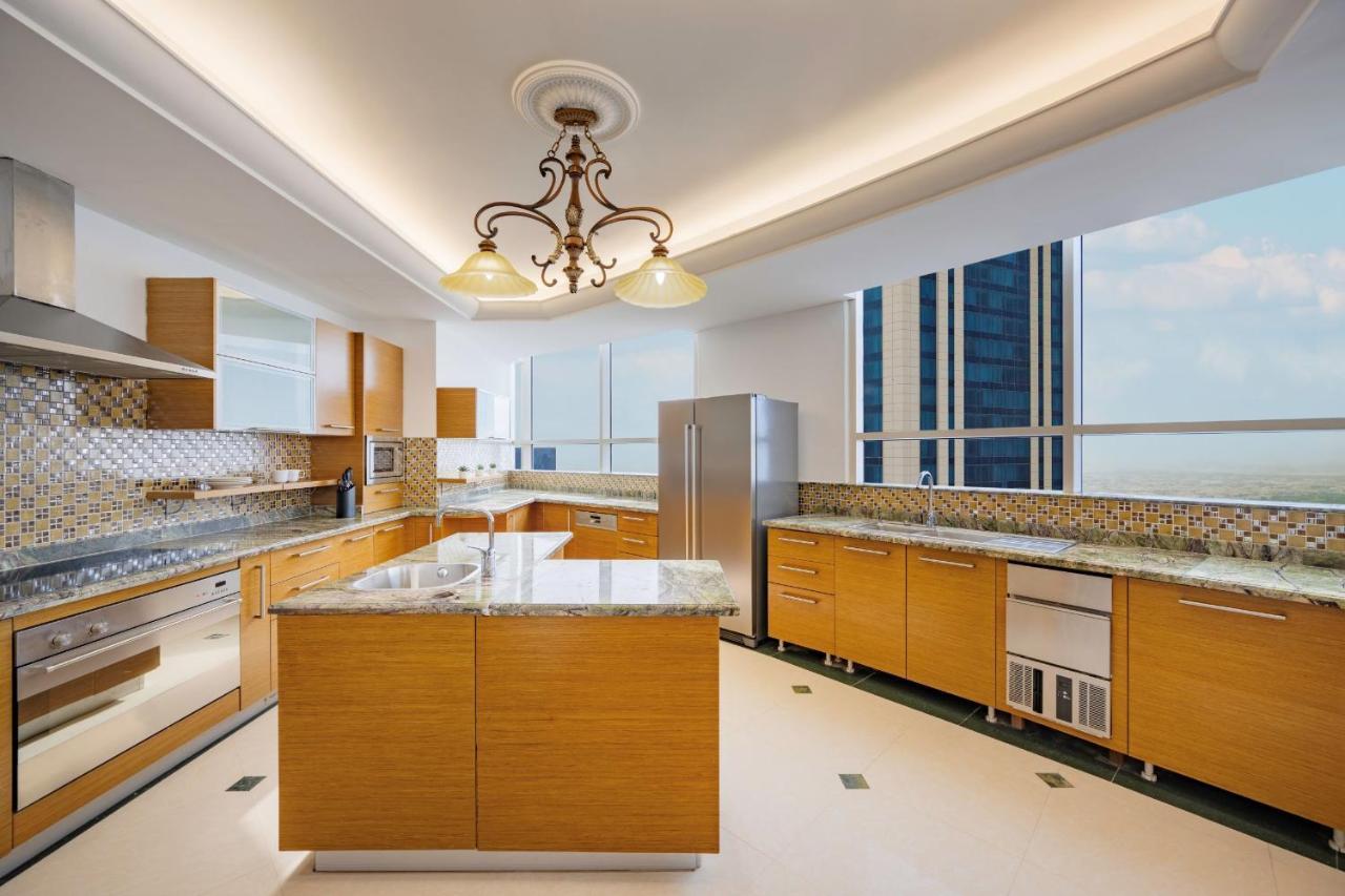 Dusit Hotel & Suites - Doha Dış mekan fotoğraf A modern kitchen