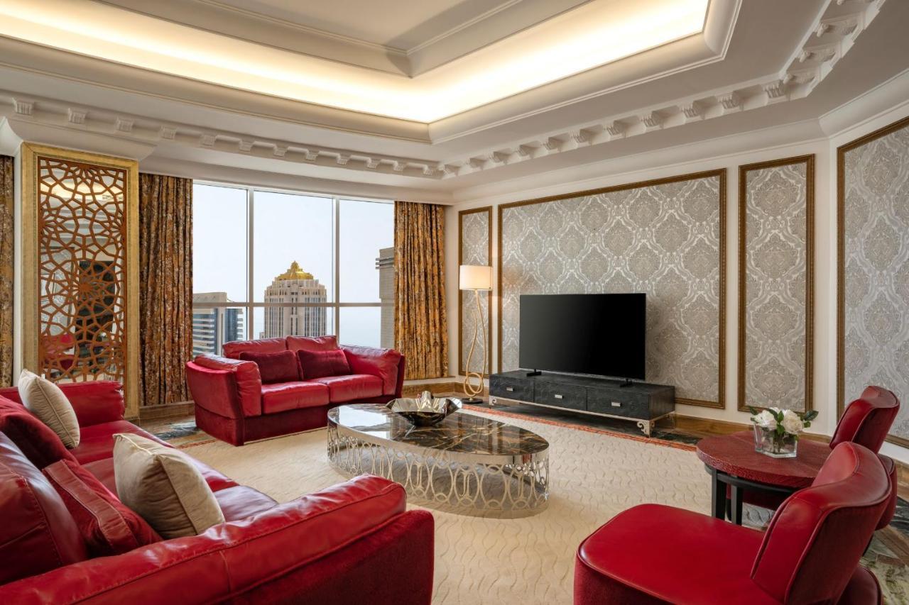 Dusit Hotel & Suites - Doha Dış mekan fotoğraf A living room in a suite at the Ritz-Carlton, DIFC